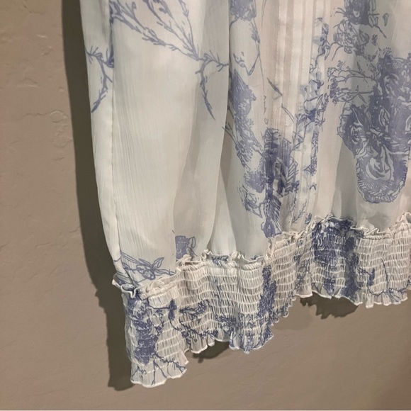 Vero Moda White and Blue Floral Sleeveless Boho Victorian Tank Blouse Size Large - Picture 3 of 14